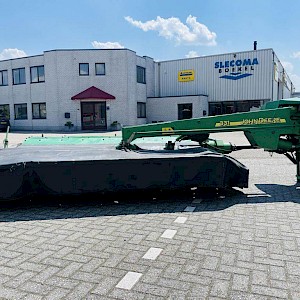 John Deere 331 achtermaaier met kneuzer/ Kuhn FC313