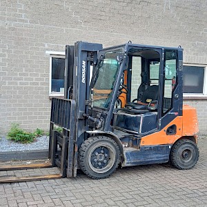 DOOSAN D30S-5 Diesel Heftruck triplo 4,7 m Shift (BJ 2013)