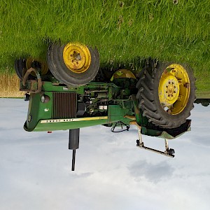 John Deere 2130