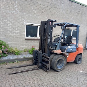 TOYOTA 02-7FDF30 Triplo 4,5 m Vorkenspreider SHIFT