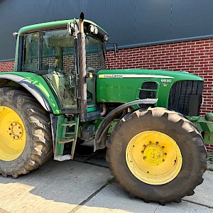 John Deere 6830