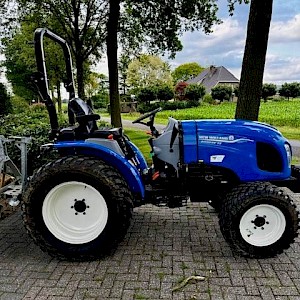 New Holland Boomer 55