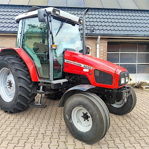 Massey Ferguson 4235