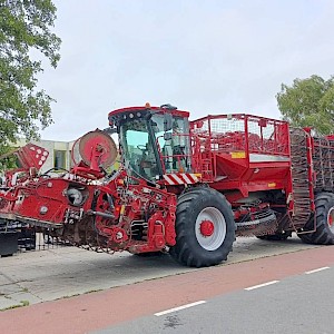 Holmer T4-30 bietenrooier beet harvester Rübenvollernter