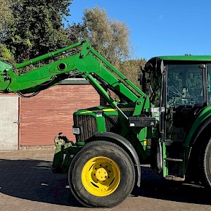 Tractor John Deere, 6120 met voorlader en puinbak, bouwjaar 2003 | 8226h. | TVD-84-J