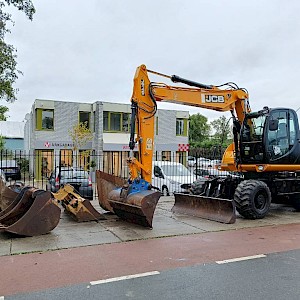 JCB JS 145 W mobile excavator mobiele bagger +7 bakken