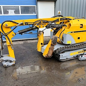 Brokk 330 robot remote demolition excavator sloop 2002