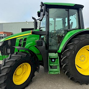 John Deere 6120M