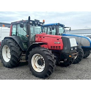 Valtra Valmet 8450, Voorasvering!