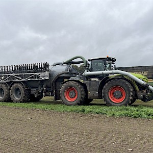 Claas Xerion 4500 mit Kaweco 28m3 und 30 m Bomech