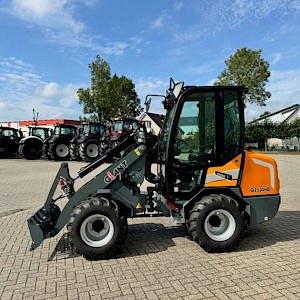 Giant G2500HD met Cabine