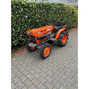 Kubota B7001