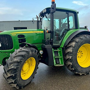 John Deere 6830