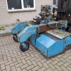 Veegmachine Diesel Rolbezem 2,35 m