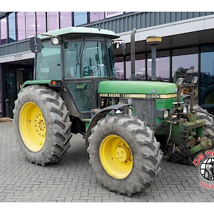 John Deere 2850