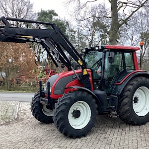 Valtra N 121