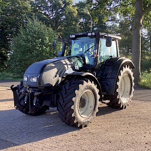 Valtra T 162e versu