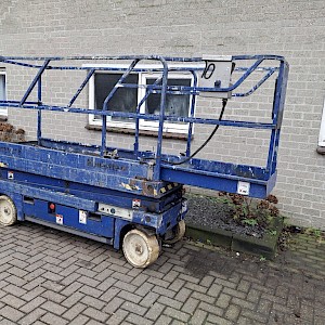 2x Haulotte Compact 8 Hoogwerker schaarlift 8,25 m