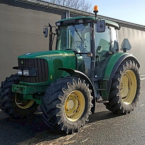 John Deere 6220