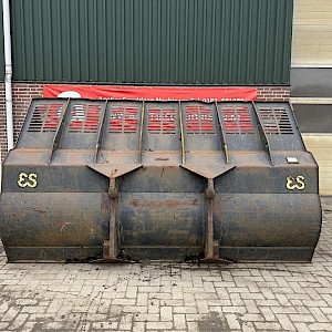 Eurosteel front loader bucket