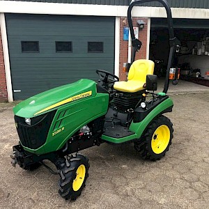 John Deere 1026R Hst