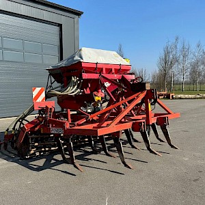 Vredo Evers cultivator met Vredo zaaimachine