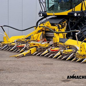 New Holland 600SFI rotary corn header