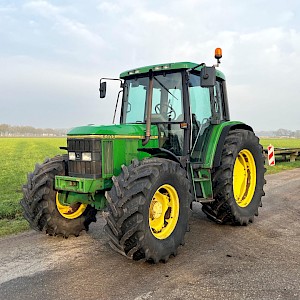 John Deere 6400