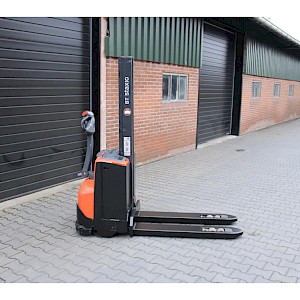 BT Toyota SWE-080-L stapelaar elektrische