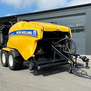 New Holland Rollbaler 135 Ultra