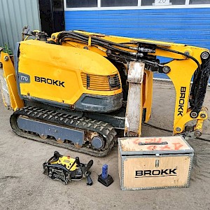 Brokk 170 demolition robot exavator bagger remote contro