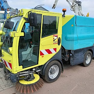 Bucher CityCat 2020 vacuum water bezemwagen veegmachine