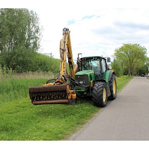 John Deere 6920 met Herder Grenadier MBKA503S