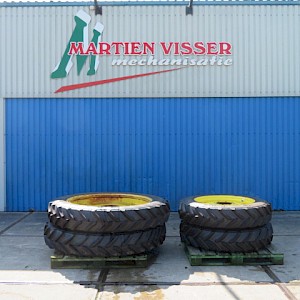 Tianli Defender 300/95R46 & 270/95R32 op 8-gaats JD velg