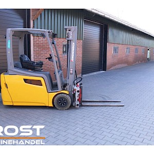 Jungheinrich EFG216 heftruck elektrische lepelversteling freelift triplex sideshift