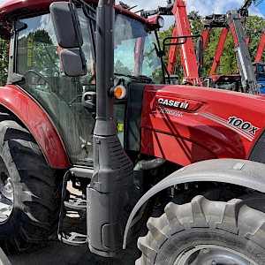 CASE Farmall 100X
