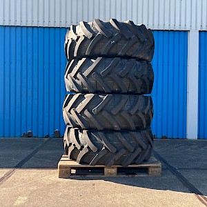 Mitas 405/70-24 op 6 gaats JCB velgen