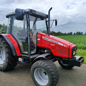 Massey Ferguson 4220