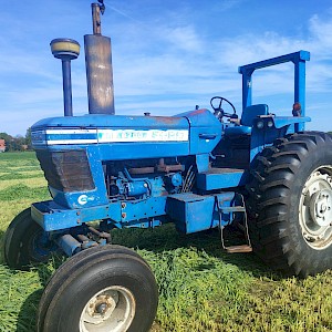 Ford 8700 met Dual Power