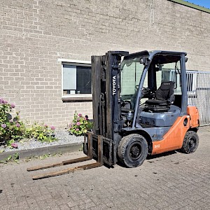 TOYOTA 06-8FD25F Diesel Heftruck Triplo