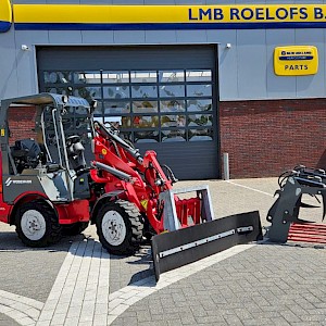 Weidemann 1240 CX LP mini-shovel
