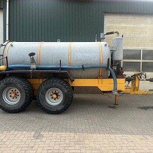 Tandamas liquid manure spreader