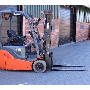 Toyota 8fbe16 heftruck elektrische nieuwe accu triplex sidesift