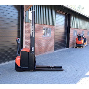 Toyota SWE120L stapelaar elektrische met pompwagen functie