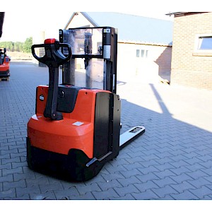 Toyota SWE200d stapelaar elektrische met pompwagen functie