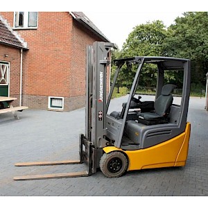 Jungheinrich EFG218k heftruck elektrische triplex freelift sideshift