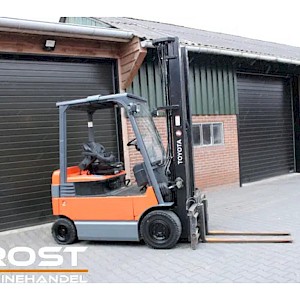 Toyota 7fbmf25 heftruck elektrische accu bj 2021 triplex sideshift lepelverstelling
