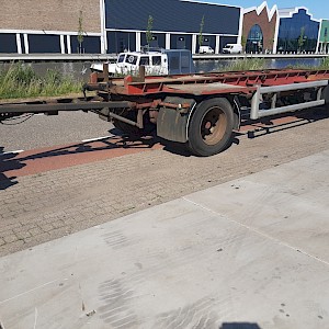div. aanhangers met container rails + tank