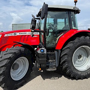 Massey Ferguson 6715 S