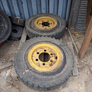 Heftruckbanden 18x7-8 /16x6-8/ 6.50-10/ 8.25-15/6.5
